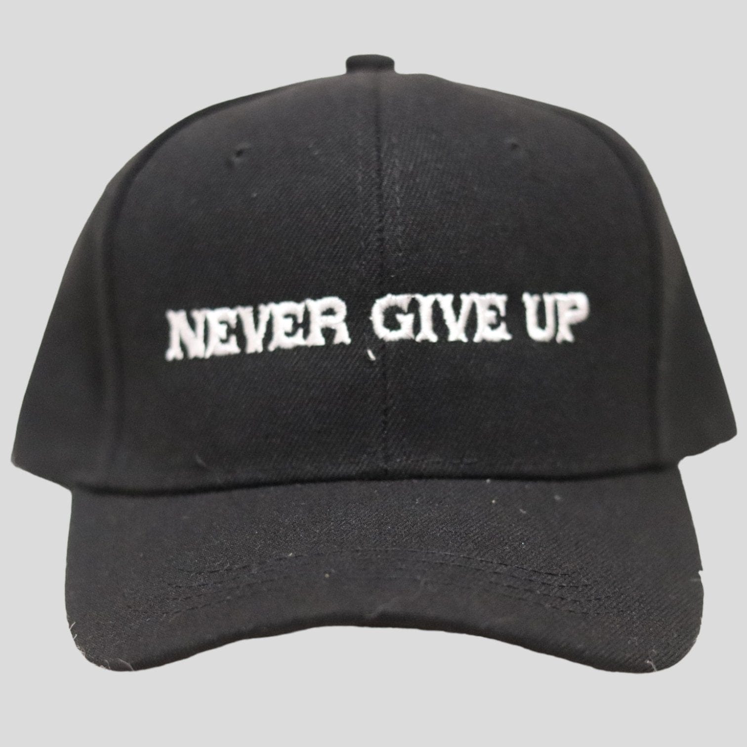 Friki sports cap with embroidered message "Never Give Up" - Frikitona Sport Wear