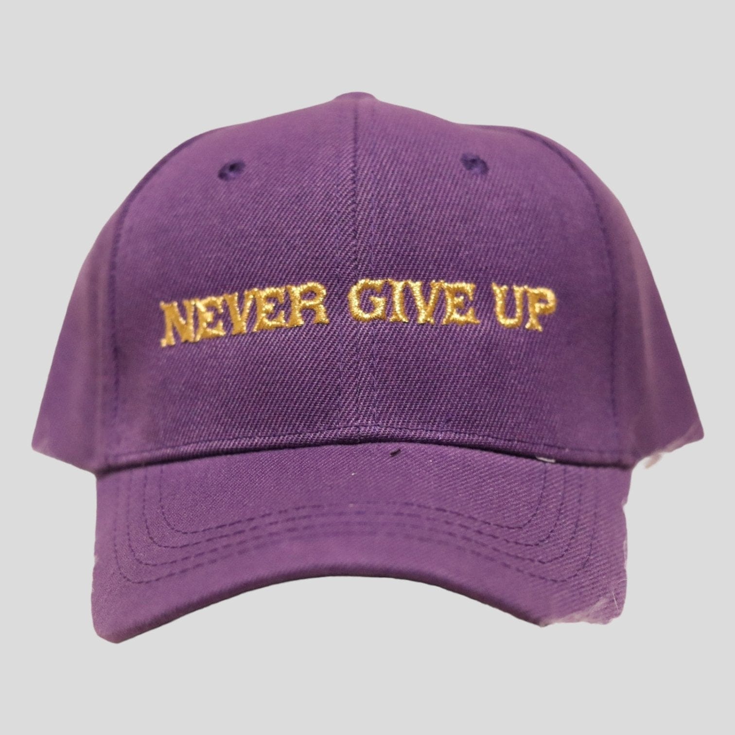 Friki sports cap with embroidered message "Never Give Up" - Frikitona Sport Wear
